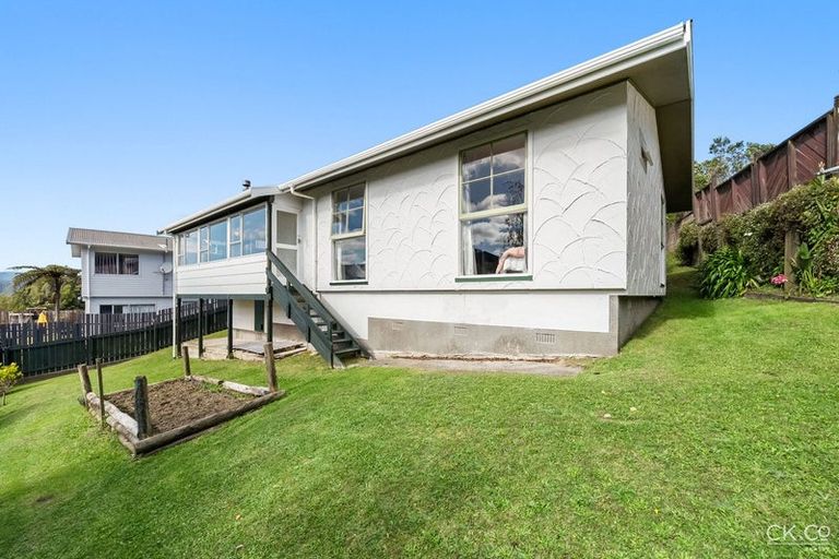 Photo of property in 3 Eastview Grove, Normandale, Lower Hutt, 5010