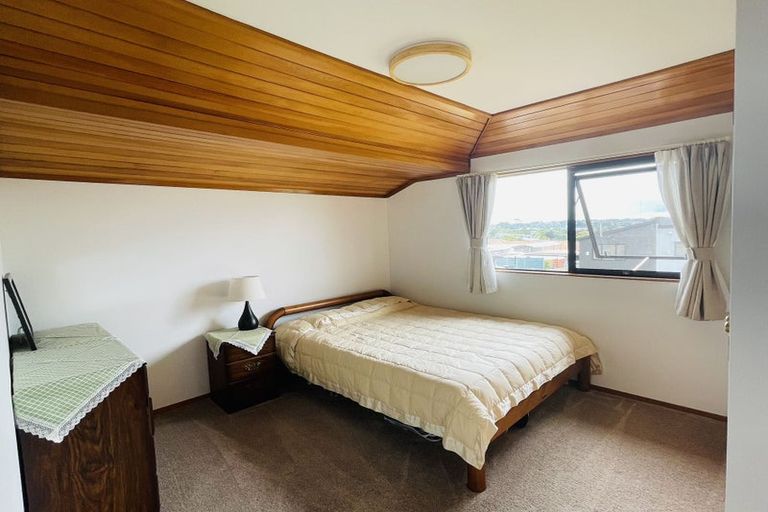 Photo of property in 89 Royal View Road, Te Atatu South, Auckland, 0610