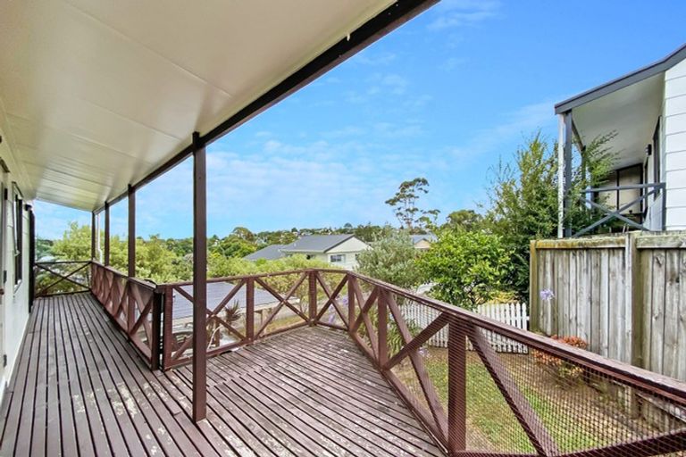 Photo of property in 23 Flaunty Place, West Harbour, Auckland, 0618