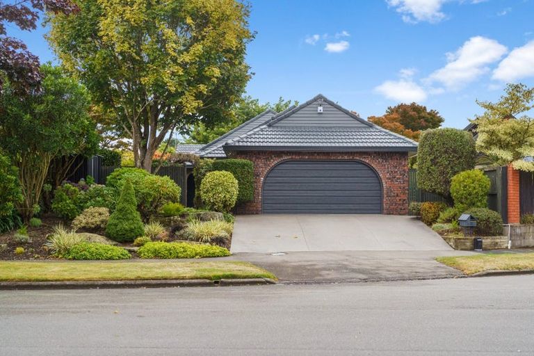 Photo of property in 33 Highland Place, Avonhead, Christchurch, 8042