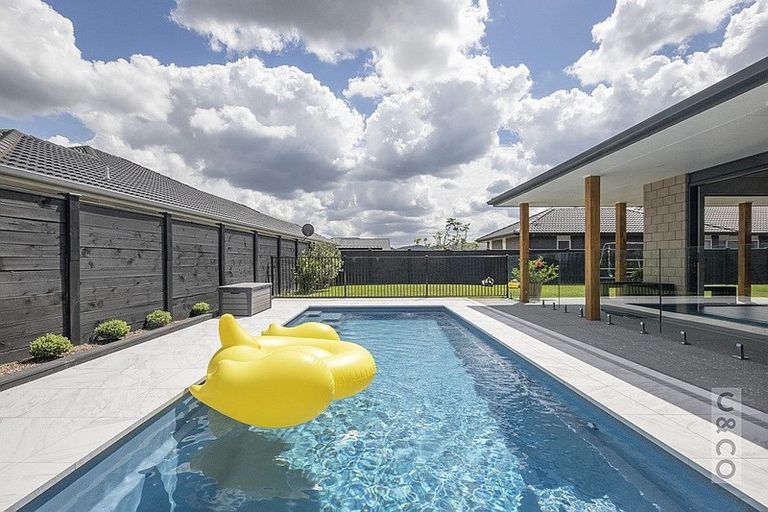 Photo of property in 42 Pohutukawa Parade, Riverhead, 0820