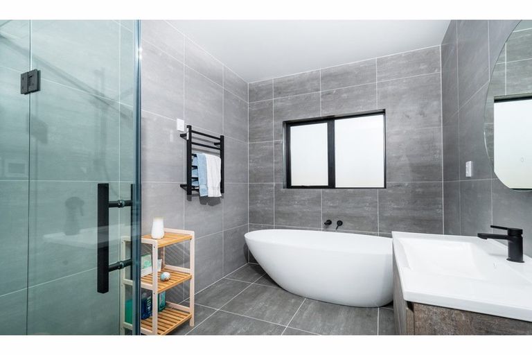 Photo of property in 14 Kaimai Avenue, Massey, Auckland, 0614