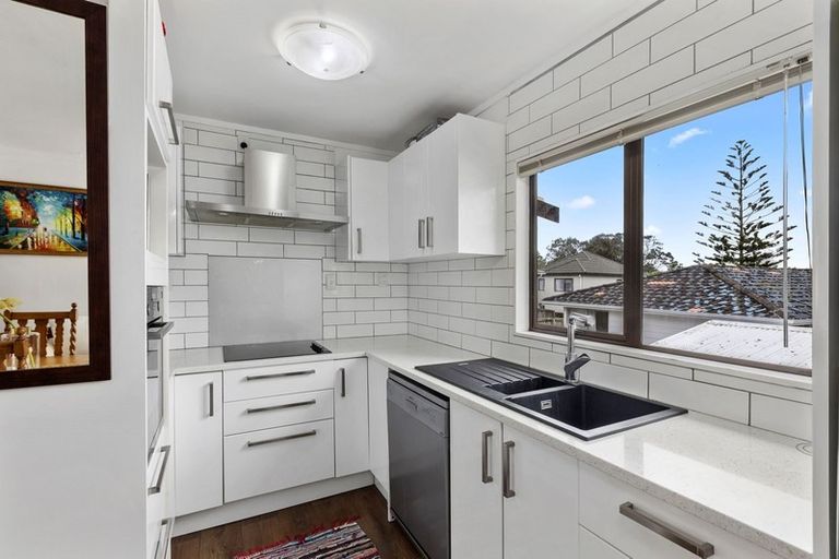 Photo of property in 2/6 Orton Street, Glenfield, Auckland, 0627