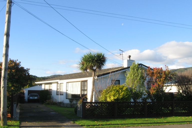 Photo of property in 32 Karamu Crescent, Wainuiomata, Lower Hutt, 5014