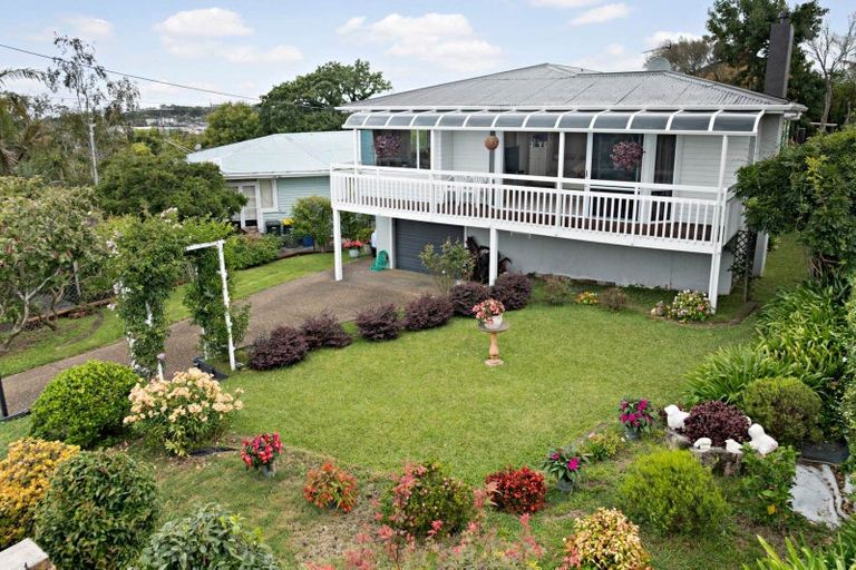 Photo of property in 714 East Coast Road, Pinehill, Auckland, 0632