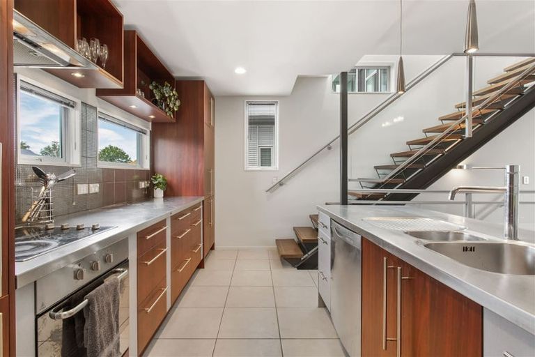 Photo of property in 2/117 Canon Street, Edgeware, Christchurch, 8013