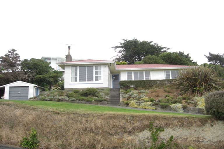 Photo of property in 58 Glanmire Road, Newlands, Wellington, 6037