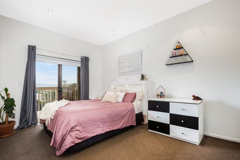 Photo of property in 4 Helm Place, Whitby, Porirua, 5024