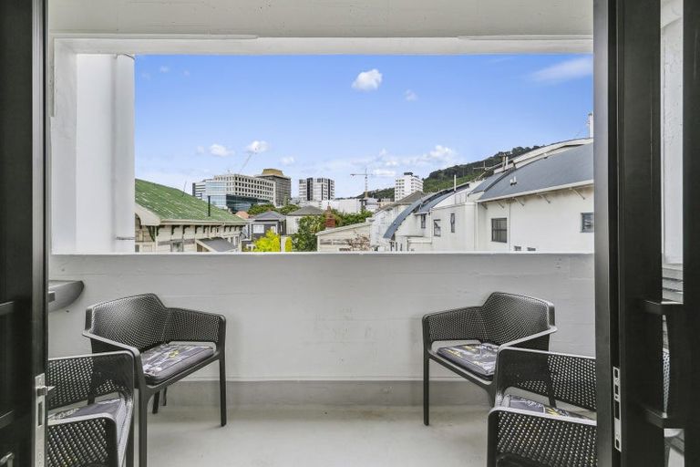 Photo of property in Endeavour Apartments, 18/125u Thorndon Quay, Pipitea, Wellington, 6011