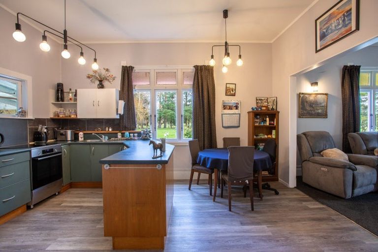 Photo of property in 1 Vogel Street, Woodville, 4920