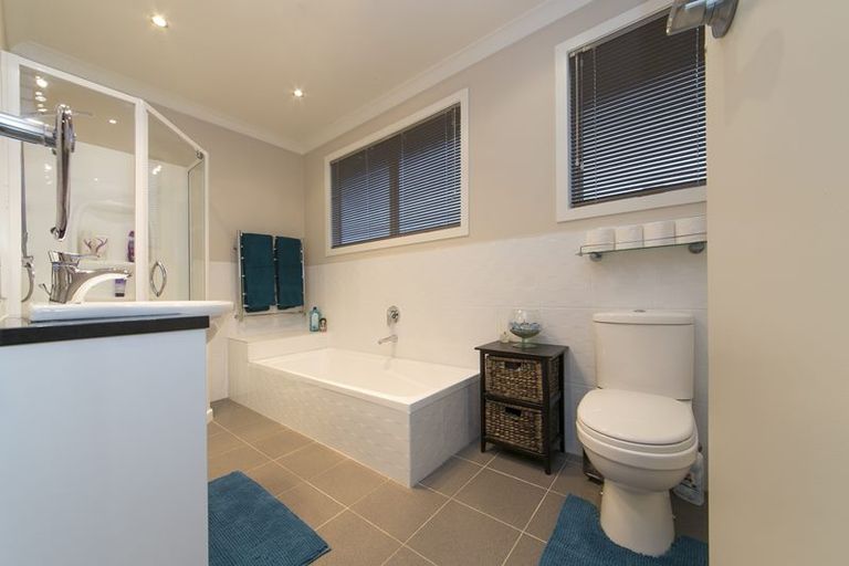 Photo of property in 52 Great North Road, Riverhead, 0820