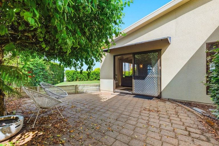 Photo of property in 1/16 Isobel Street, Acacia Bay, Taupo, 3330