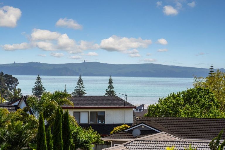 Photo of property in 6 Dorrington Place, Eastern Beach, Auckland, 2012