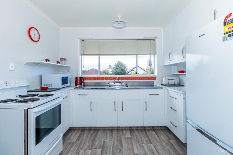 Photo of property in 10a-b Churchill Place, Waimate, 7924