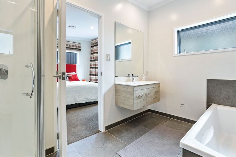 Photo of property in 186 Hobsonville Point Road, Hobsonville, Auckland, 0616