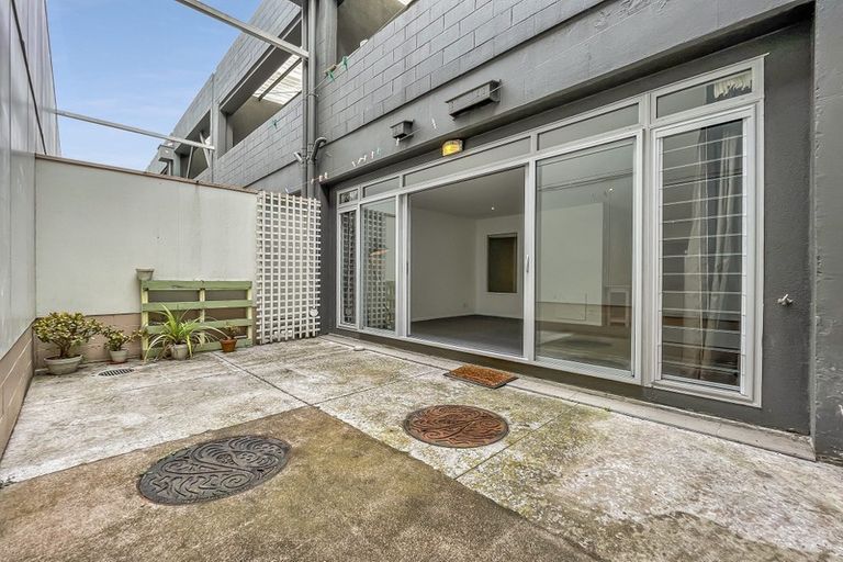 Photo of property in Las Olas De Cuba, 6/35 Torrens Terrace, Mount Cook, Wellington, 6011