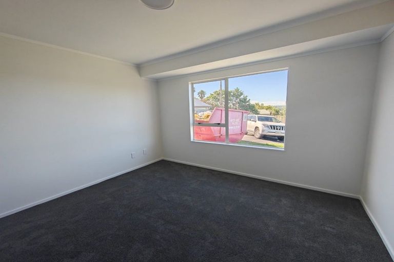 Photo of property in 20 Jumento Place, Unsworth Heights, Auckland, 0632