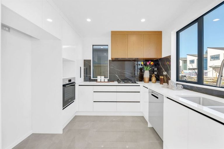 Photo of property in 24 John Gray Street, Papakura, 2110