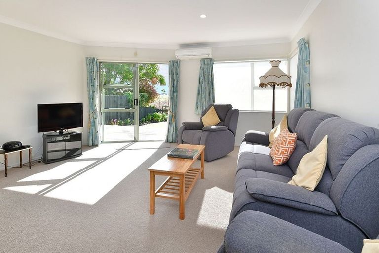 Photo of property in 2/28 Awaroa Road, Helensville, 0800