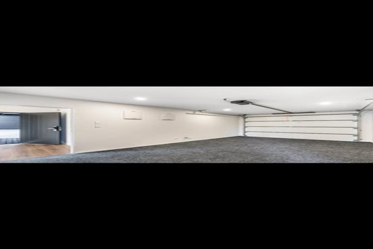 Photo of property in 2/6 Woodhouse Place, West Harbour, Auckland, 0618