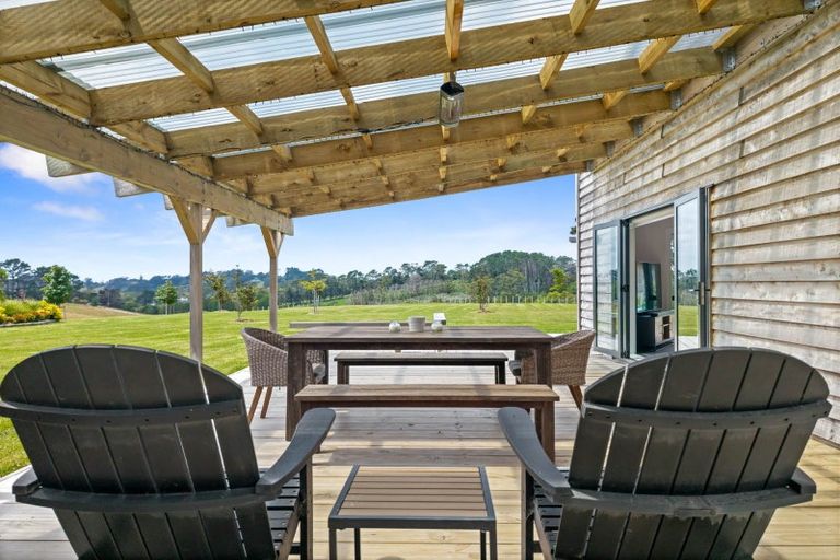Photo of property in 136 Annett Road, Kumeu, 0891