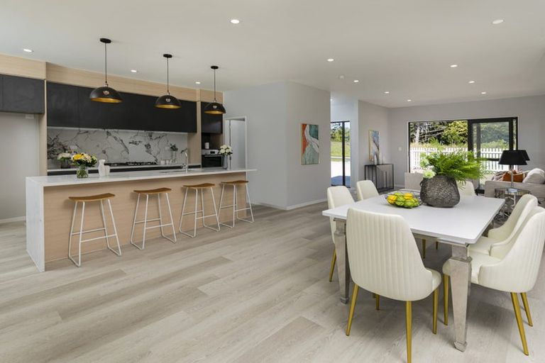 Photo of property in 47 Mcindoe Road, Kumeu, 0810