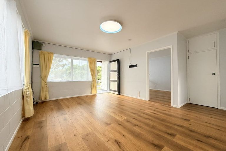 Photo of property in 62 Manhattan Heights, Glendene, Auckland, 0602