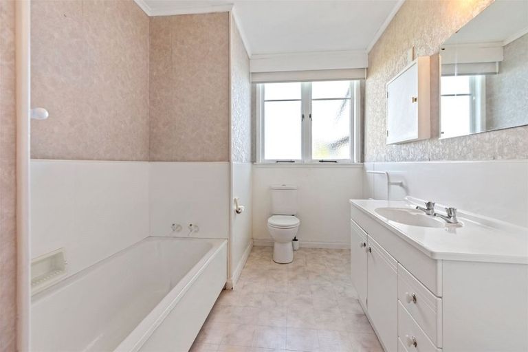 Photo of property in 173 Ngatai Road, Otumoetai, Tauranga, 3110