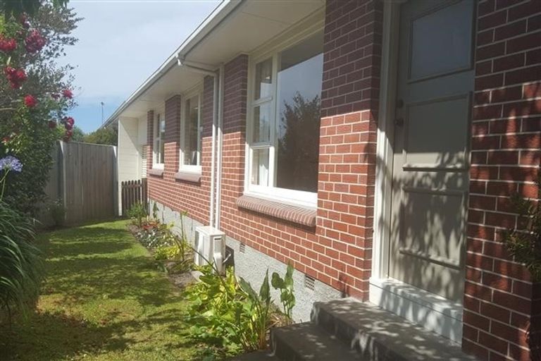 Photo of property in 98 Crofton Road, Harewood, Christchurch, 8051