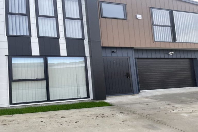 Photo of property in 13 Lipton Grove, Opaheke, Papakura, 2113