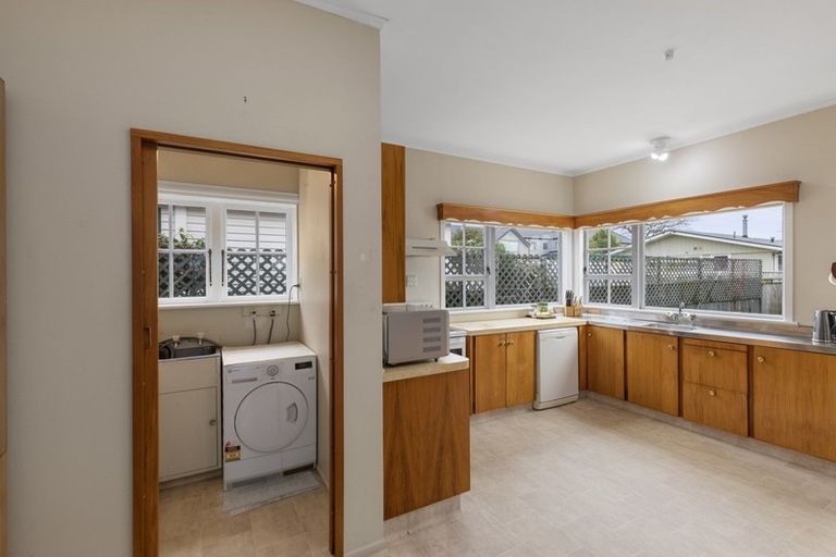 Photo of property in 23 Saint Ronans Avenue, Waterloo, Lower Hutt, 5011