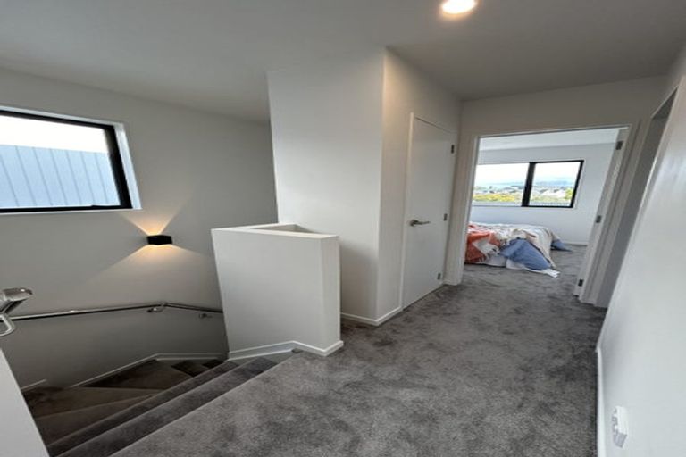 Photo of property in 9 Paetai Lane, Te Atatu Peninsula, 0610