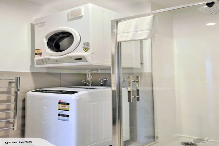 Photo of property in Wyndham Gardens Apartments, 411/30u Red Oaks Drive, Frankton, Queenstown, 9300