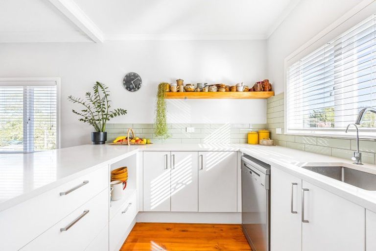 Photo of property in 41 Parker Avenue, New Lynn, Auckland, 0600