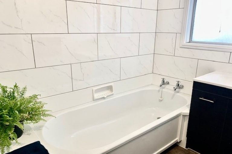 Photo of property in 1/8 Lee Road, Taradale, Napier, 4112