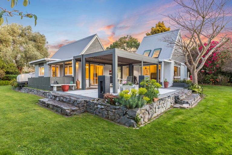 Photo of property in 16 Karu Crescent, Waikanae, 5036