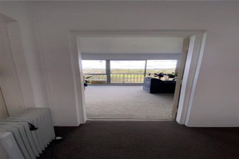 Photo of property in 3/104 Sylvan Avenue, Northcote, Auckland, 0627