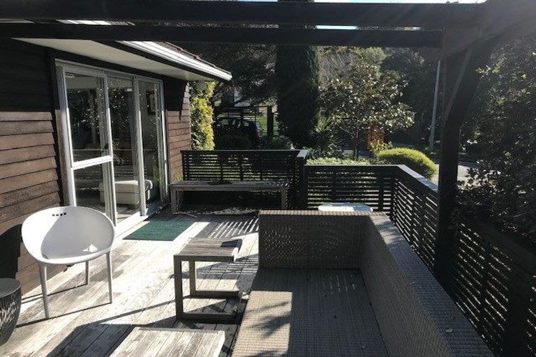 Photo of property in 1/22 Malters Place, Browns Bay, Auckland, 0630