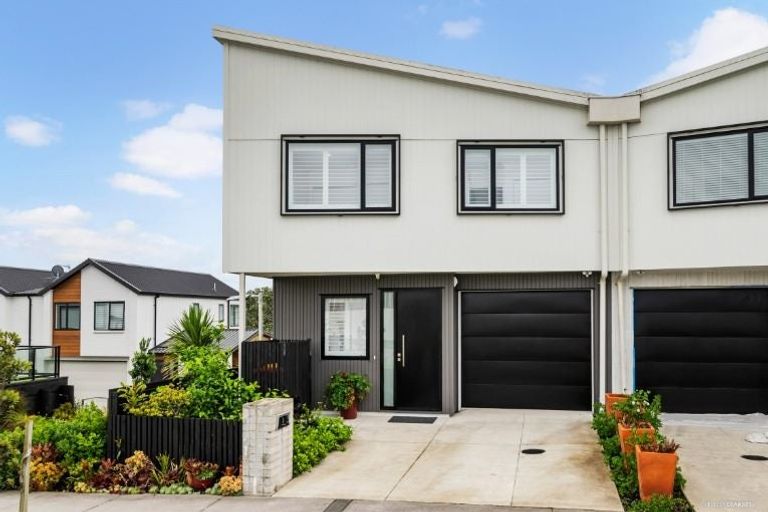Photo of property in 8 Marine Parade, Hobsonville, Auckland, 0616