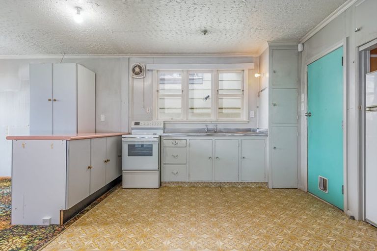 Photo of property in 18 Freyberg Street, Roslyn, Palmerston North, 4414