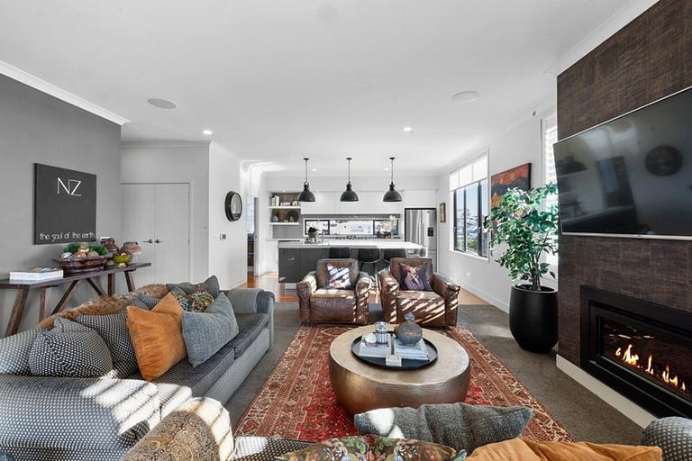 Photo of property in 12 Autere Street, Strandon, New Plymouth, 4312
