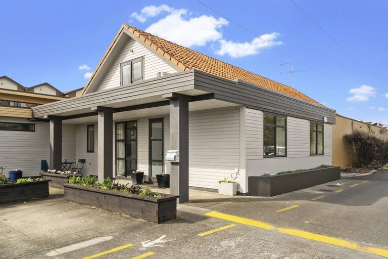Photo of property in 1/176 Mcleod Road, Te Atatu South, Auckland, 0610