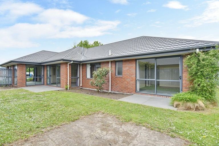 Photo of property in 35 Mounter Avenue, Northwood, Christchurch, 8051