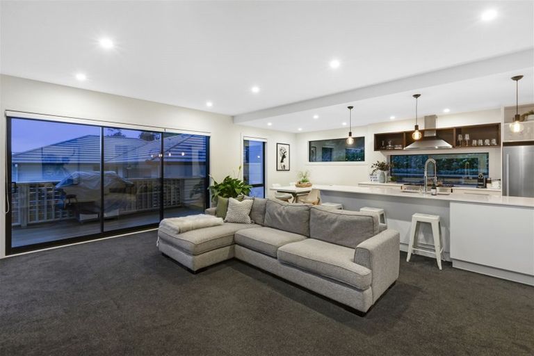 Photo of property in 5 Hull Place, Whitby, Porirua, 5024