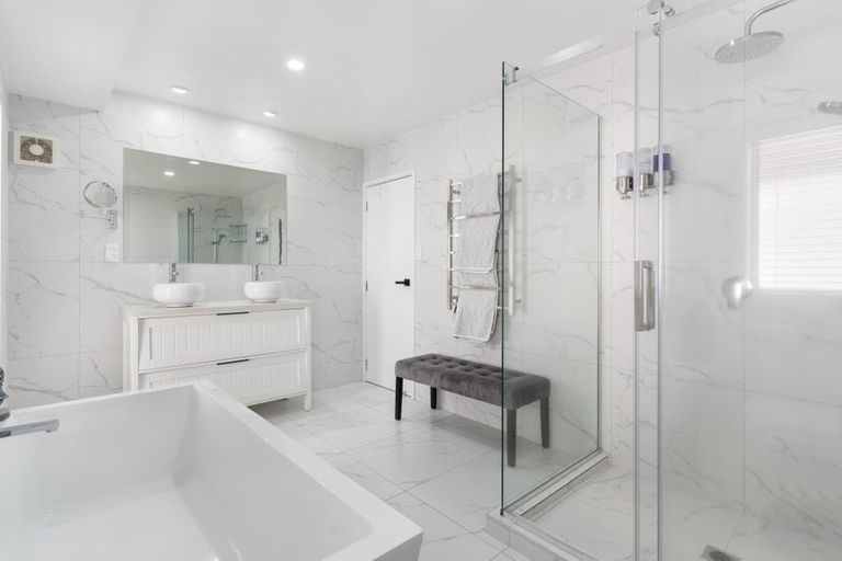 Photo of property in 2/33 Parr Terrace, Castor Bay, Auckland, 0620