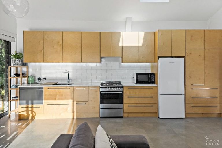 Photo of property in 27 Amberley Avenue, Te Atatu South, Auckland, 0610