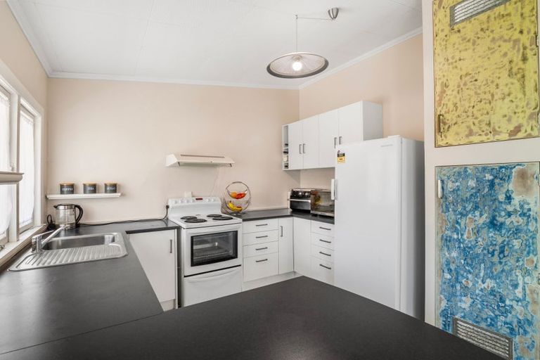 Photo of property in 102 Gonville Avenue, Gonville, Whanganui, 4501