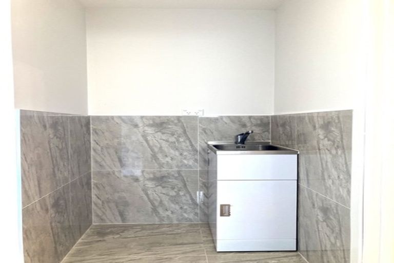 Photo of property in 206c Henderson Valley Road, Henderson, Auckland, 0612