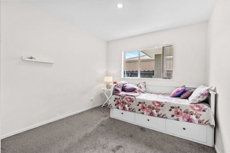Photo of property in 106 Popokatea Drive, Takanini, 2112