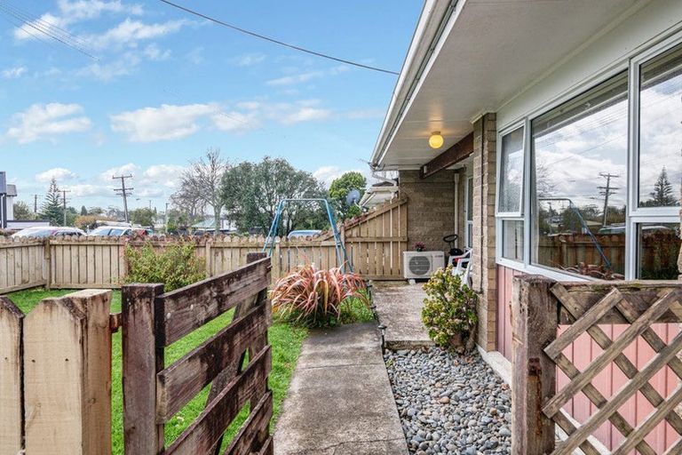 Photo of property in 2/29 Nikau Street, New Lynn, Auckland, 0600